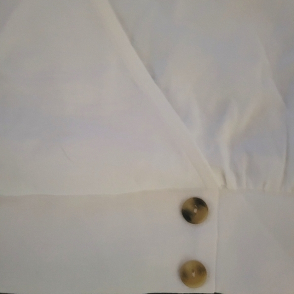 2/$15 Monteau Size M White Cropped Surplice Top - Picture 4 of 4